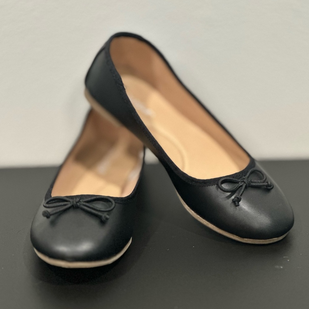 Gently used Cat & Jack dress flats 3Y Vegan Leather